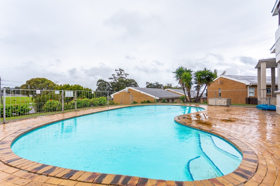 2 Bedroom Property for Sale in Oakglen Western Cape